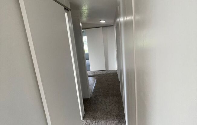 2 beds, 1 bath, 970 sqft, $1,100, Unit 108