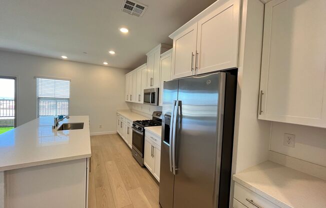 3 beds, 2.5 baths, $2,700, Unit # 1148