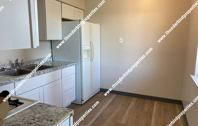 2 beds, 1 bath, 700 sqft, $950