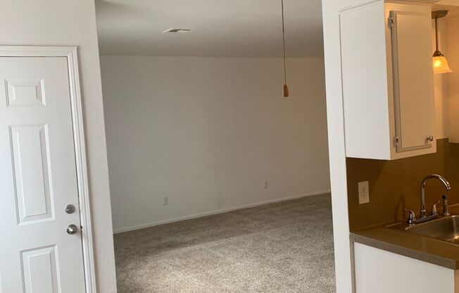 Studio, 1 bath, 550 sqft, $749