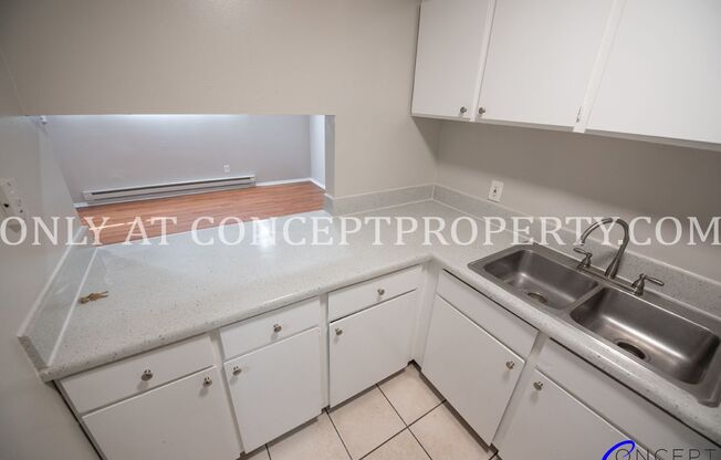 2 beds, 1 bath, 790 sqft, $1,099, Unit A7