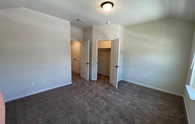 3 beds, 2.5 baths, $1,425, Unit 10214 Lynwood Village Unit 101