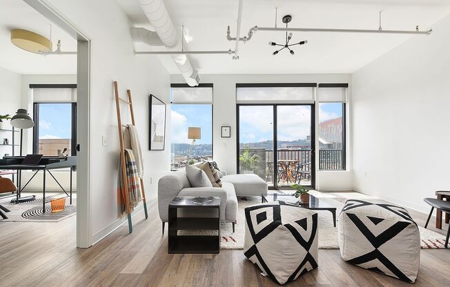 2 beds, 1 bath, 865 sqft, $2,350, Unit Unit 612