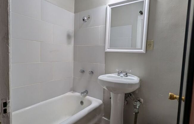 Studio, 1 bath, $795, Unit 204