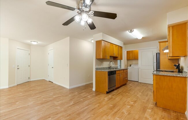Cascade Woods living room with ceiling fan