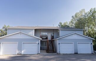 Bright & Convenient Townhouse Living!