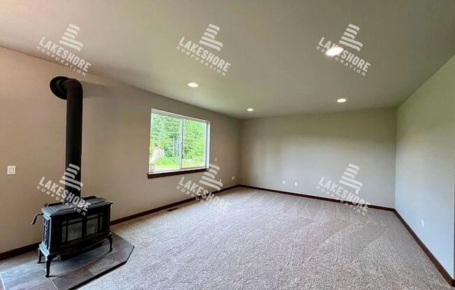 Spacious and Secluded 4 Bed 2 Bath Monroe Home w/ Beautiful Views!!