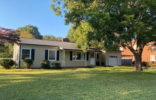 Nice 2 bedroom 1 bathroom home very close to I-85 and HWY 73