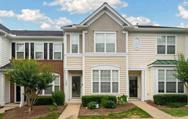 $500 lease signing incentive! Fantastic 2 Bed, 2.5 Bath Townhome in great Raleigh location!