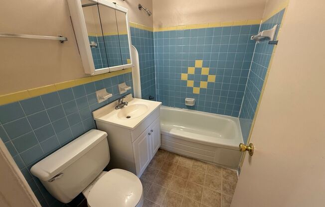 1 bed, 1 bath, 454 sqft, $1,275, Unit D-32