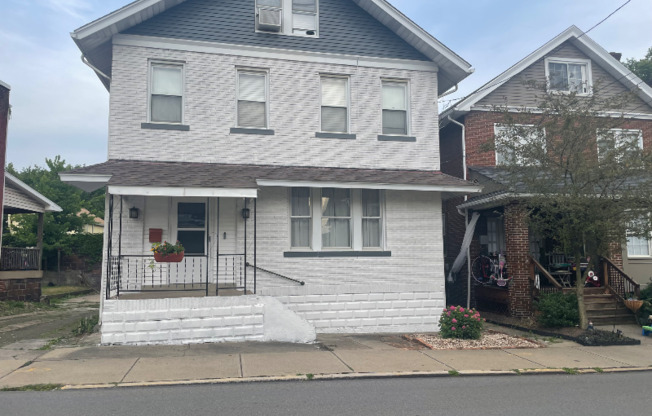 612 BLACKBURN RD