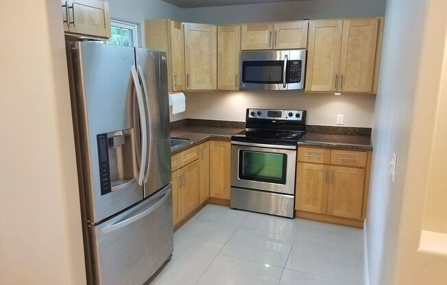 Pet Friendly, Ground Level, W/D, AC, Great Location