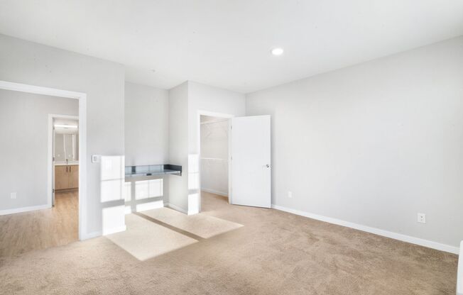 1 bed, 1 bath, 918 sqft, $2,220, Unit 4205