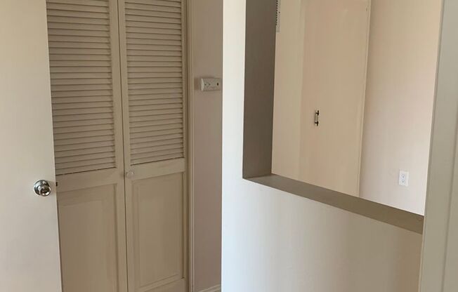 LARGE 3 BEDROOM 1.5 BATH TOWNHOUSE STYLE
