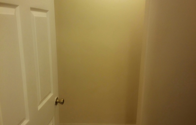 3 beds, 2 baths, 1,380 sqft, $1,350, Unit 2102