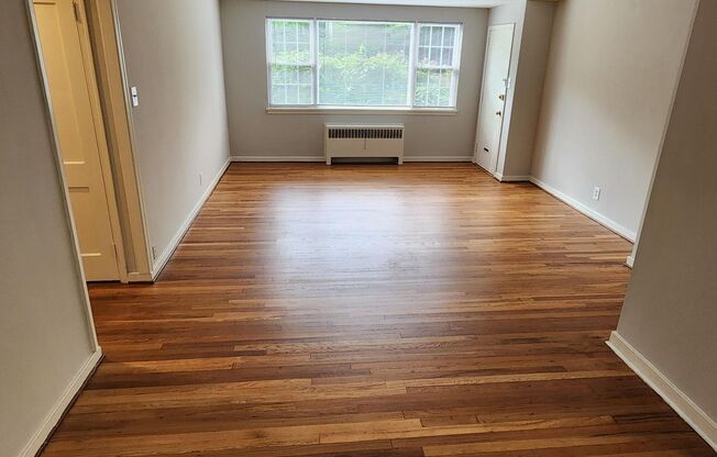 2 beds, 1 bath, 897 sqft, $2,335, Unit E-03