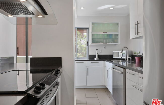 2 beds, 2 baths, 1,009 sqft, $3,500, Unit 414