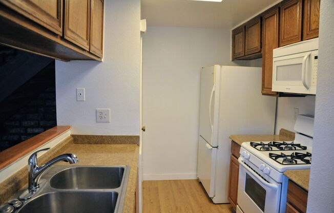 2 beds, 1 bath, $2,500, Unit # 3