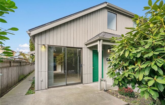 Downtown Renton ground floor gated condo for rent. Newly remodeled.