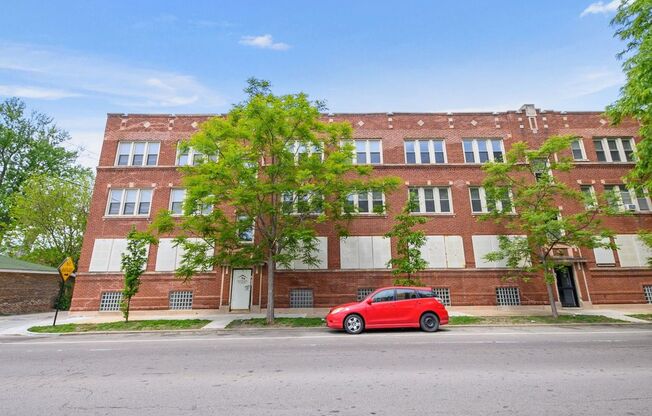 7556-58 S. Calumet Ave. / 320-28 E 76th St.