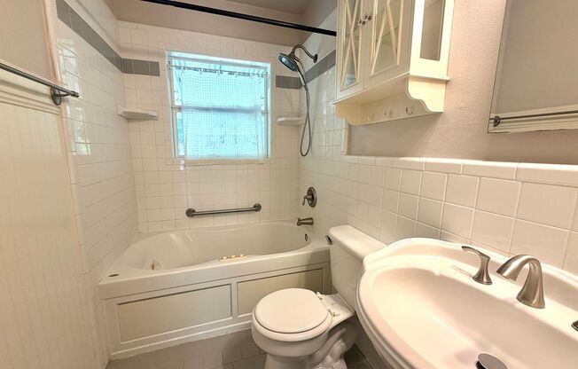 Beautifully Updated Home in Amazing Alamo Heights Area!
