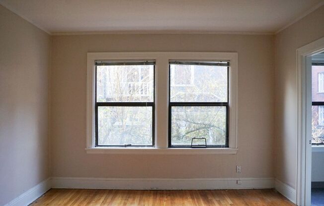 Delightful Vintage Studio with Large Walk-in Closet!