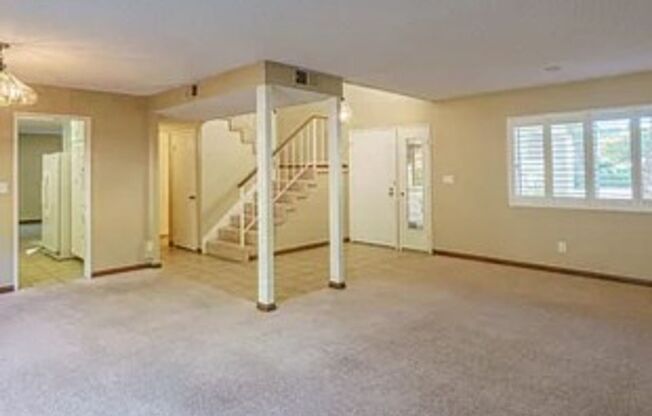 Stately Executive Home on a Cul de sac Available!!!