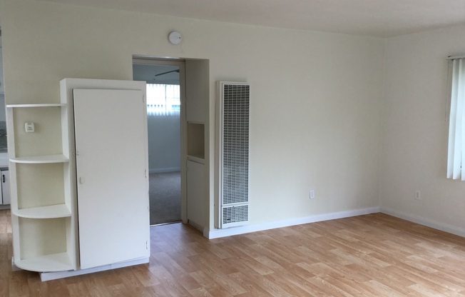 Private Cottage unit behind house with fenced in yard.