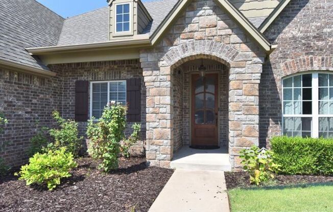 Room for the whole family in this 5 bedroom, 3-1/2 bath Executive Rental on corner lot in Millicent Pond