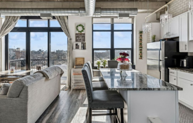 833 West 15TH Pl.