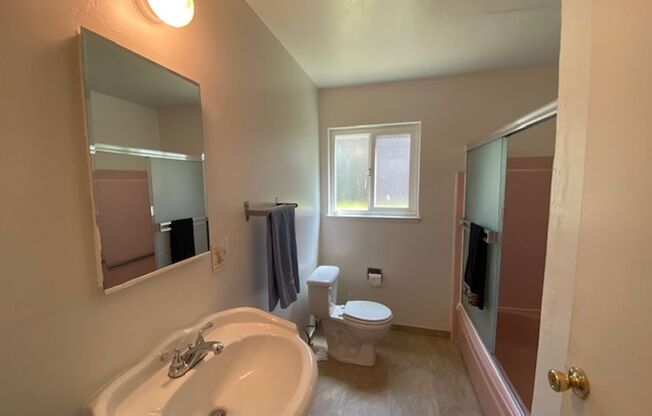 2 beds, 1 bath, 800 sqft, $2,350, Unit Unit 2