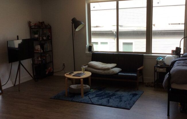 Studio, 1 bath, 575 sqft, $1,425, Unit Unit 407