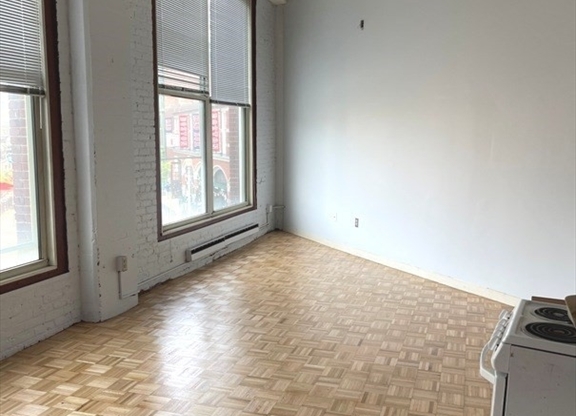 Studio, 1 bath, 480 sqft, $2,600, Unit 212