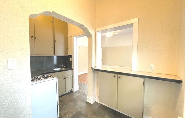 Studio, 1 bath, $850, Unit 1