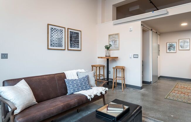 Studio, 1 bath, 303 sqft, $1,199, Unit 217