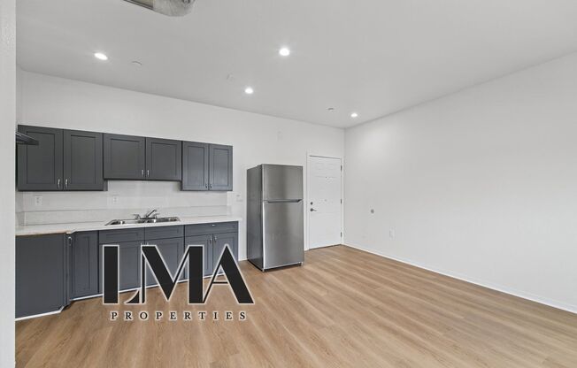 611 W 82 ST