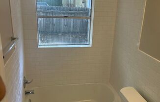 2 beds, 1 bath, $995, Unit 2904 8th St