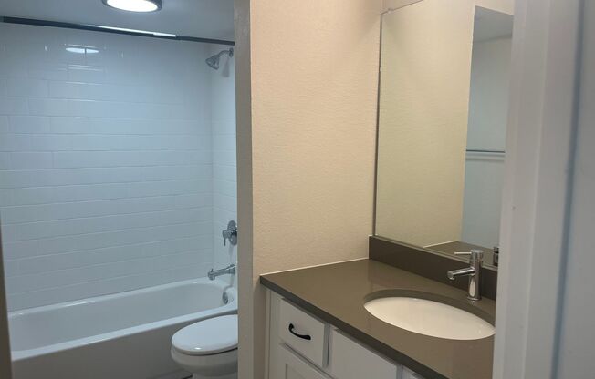 2 beds, 1 bath, 900 sqft, $1,550, Unit LAW7-112