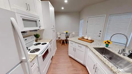 2 beds, 2 baths, 913 sqft, $1,100