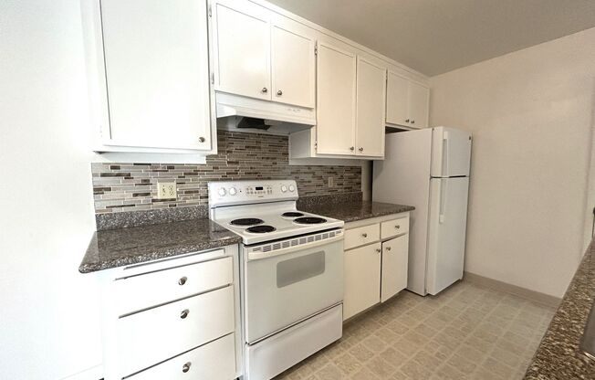 2 beds, 2 baths, $2,695, Unit 204