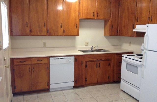 2 beds, 1 bath, $2,100