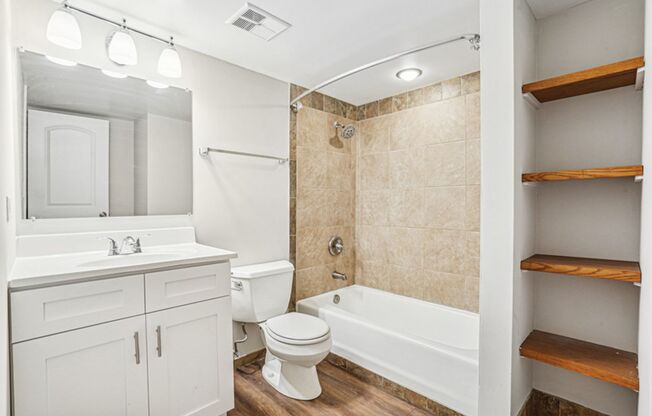 2 beds, 1.5 baths, 962 sqft, $1,905, Unit A-124