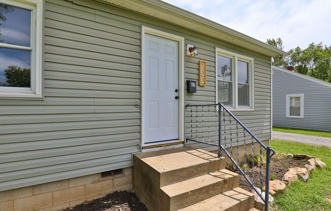 1 Bedroom | 1 Bathroom | House with Carport | Located on a Quiet Street| Lawn Care and Trash Included | PETS WELCOME