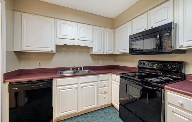 3 beds, 3 baths, $2,095, Unit 1615 Overstreet Street - B