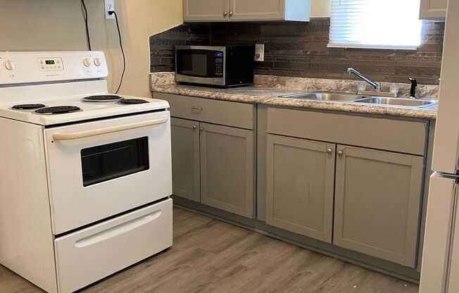 2350 Hegele St, Beaumont, TX 77705