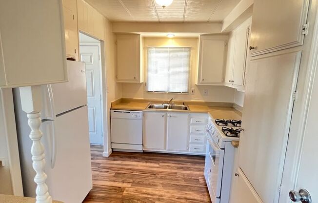 2 beds, 2 baths, 800 sqft, $3,250, Unit 164