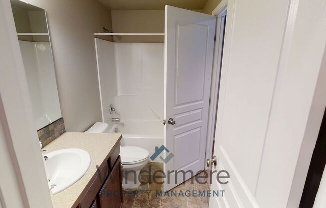 3 beds, 2 baths, 1,064 sqft, $1,695, Unit chin294-1