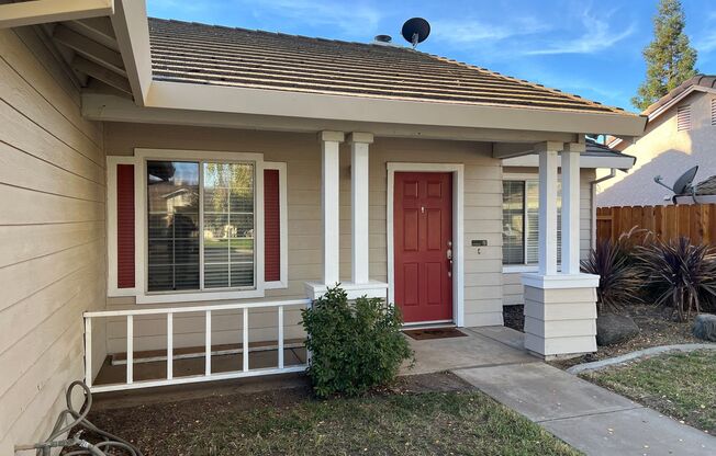 3-bedroom single story with a pool!