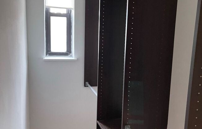 1 bed, 1 bath, $1,750, Unit B10