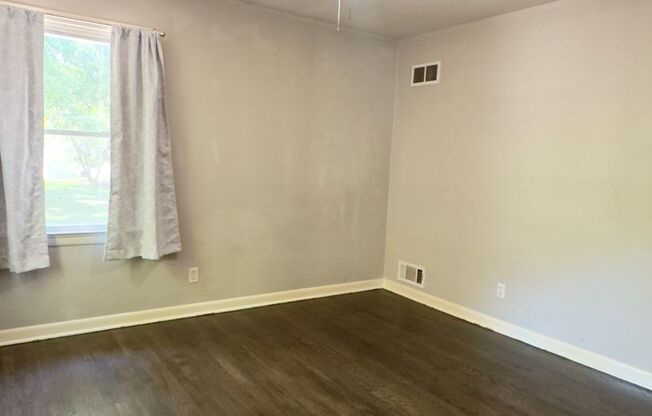 3 beds, 1 bath, $1,400